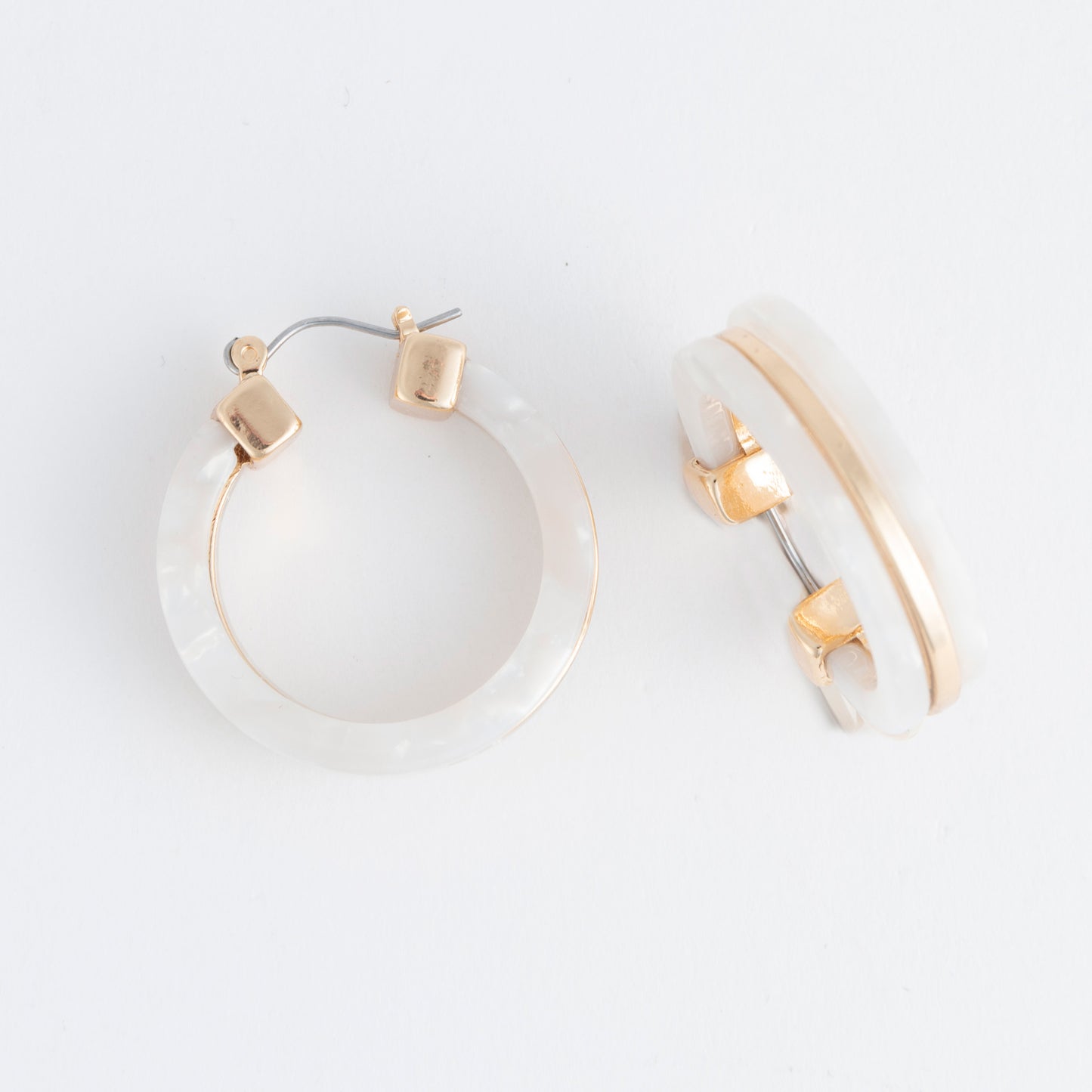 Sloane Tortoiseshell Circle Acrylic Hoop Earring